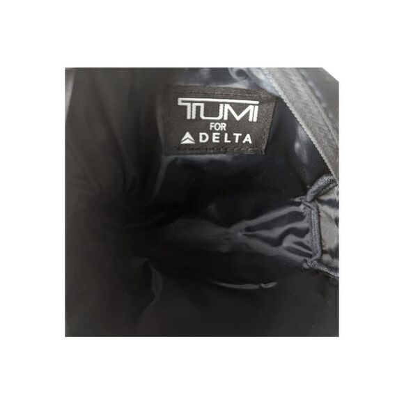 NWOT TUMI Bundle Of Travel Toiletry Bags - Picture 9 of 9